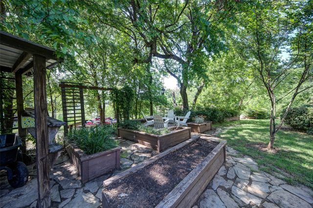 402 Aqua Way, Lake Bridgeport, TX 76426