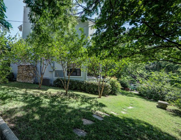 402 Aqua Way, Lake Bridgeport, TX 76426