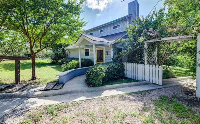 402 Aqua Way, Lake Bridgeport, TX 76426