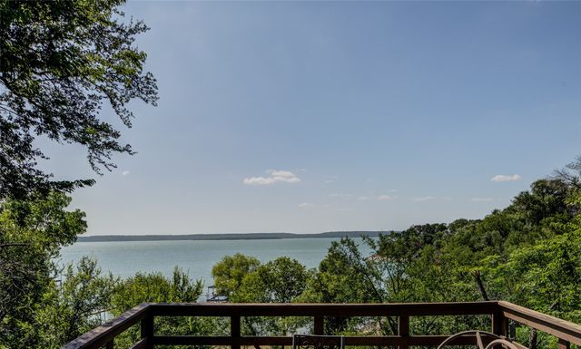 402 Aqua Way, Lake Bridgeport, TX 76426