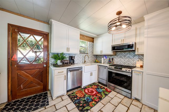 402 Aqua Way, Lake Bridgeport, TX 76426