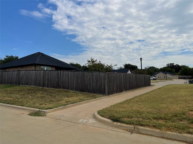 122 NORTH MEADOWS Street, Pottsboro, TX 75076
