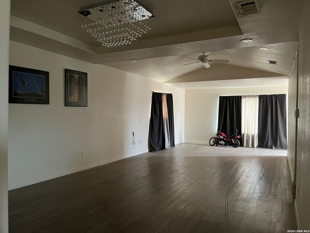 1305 N 1st, Carrizo Springs, TX 78834