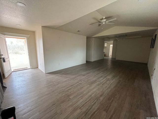 1305 N 1st, Carrizo Springs, TX 78834