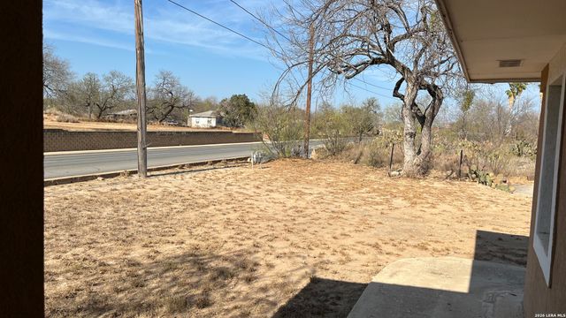 1305 N 1st, Carrizo Springs, TX 78834