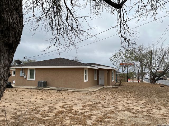 1305 N 1st, Carrizo Springs, TX 78834