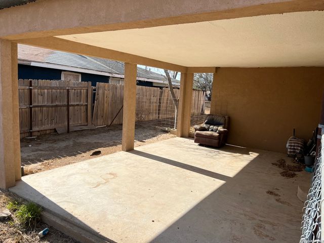 1305 N 1st, Carrizo Springs, TX 78834