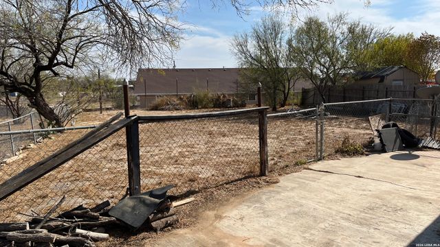 1305 N 1st, Carrizo Springs, TX 78834