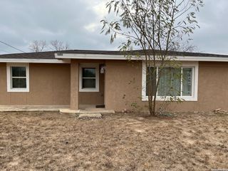 1305 N 1st, Carrizo Springs, TX 78834