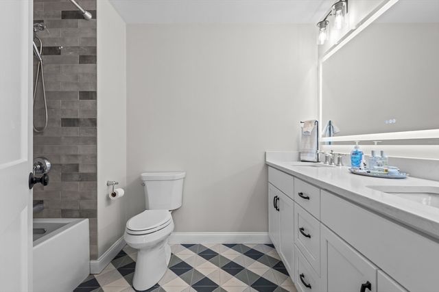 4 Goodspeed Ln A, Easton, MA 02375