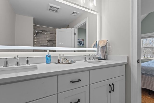 4 Goodspeed Ln A, Easton, MA 02375