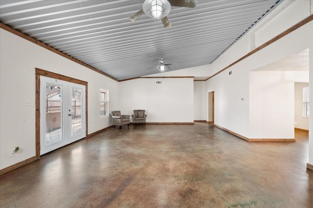 330 Southern Oaks Drive, Streetman, TX 75859