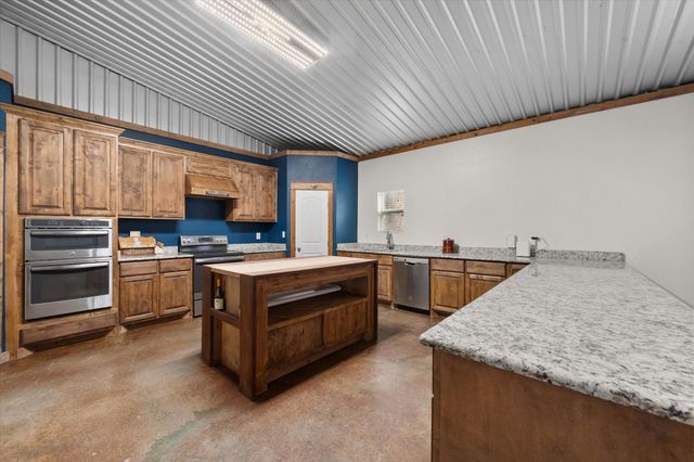 330 Southern Oaks Drive, Streetman, TX 75859