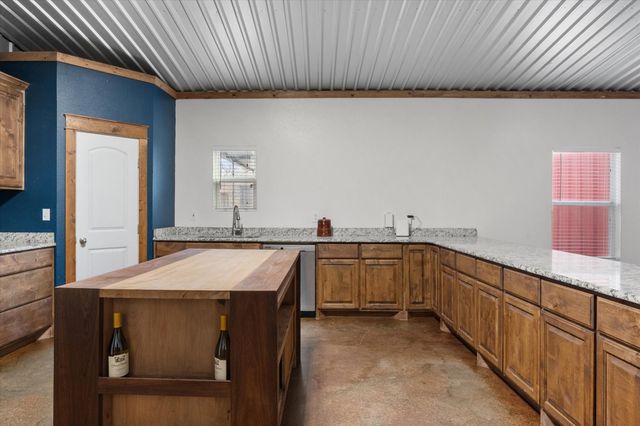 330 Southern Oaks Drive, Streetman, TX 75859