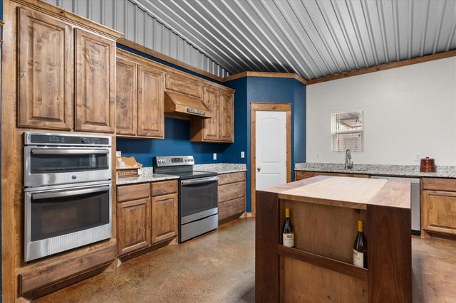 330 Southern Oaks Drive, Streetman, TX 75859