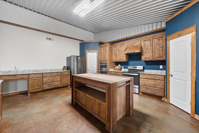 330 Southern Oaks Drive, Streetman, TX 75859