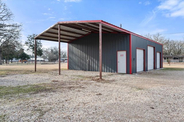 330 Southern Oaks Drive, Streetman, TX 75859