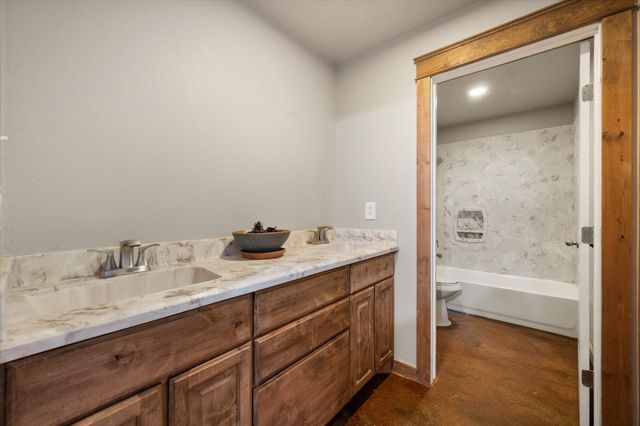 330 Southern Oaks Drive, Streetman, TX 75859