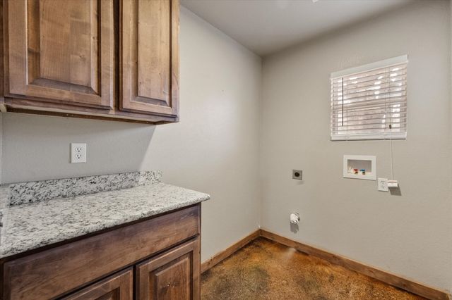 330 Southern Oaks Drive, Streetman, TX 75859