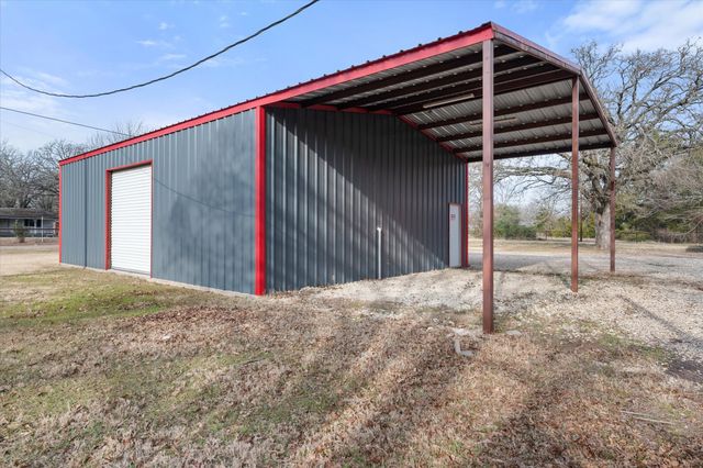 330 Southern Oaks Drive, Streetman, TX 75859