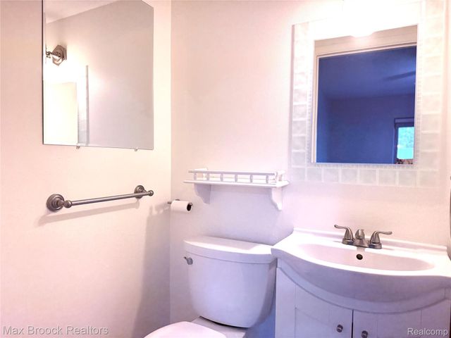 1245 Derby Road 4, Birmingham, MI 48009