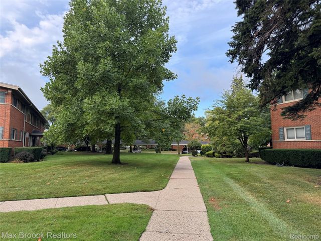 1245 Derby Road 4, Birmingham, MI 48009