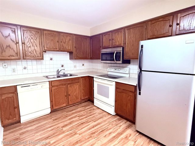 1245 Derby Road 4, Birmingham, MI 48009