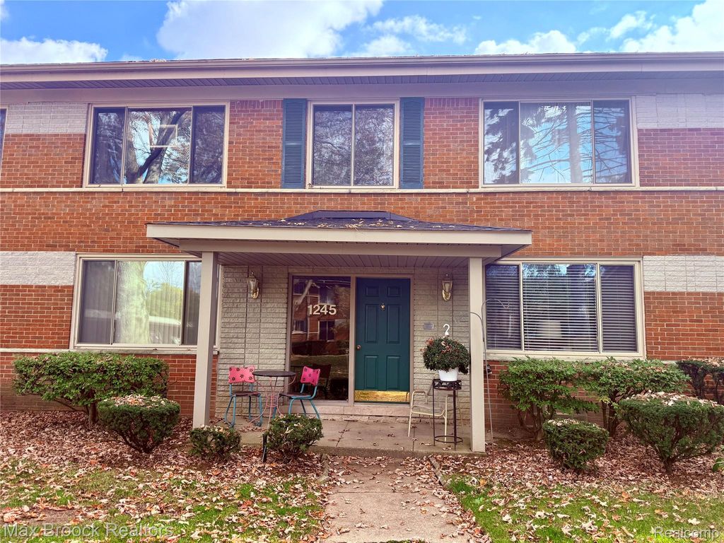 1245 Derby Road 4, Birmingham, MI 48009