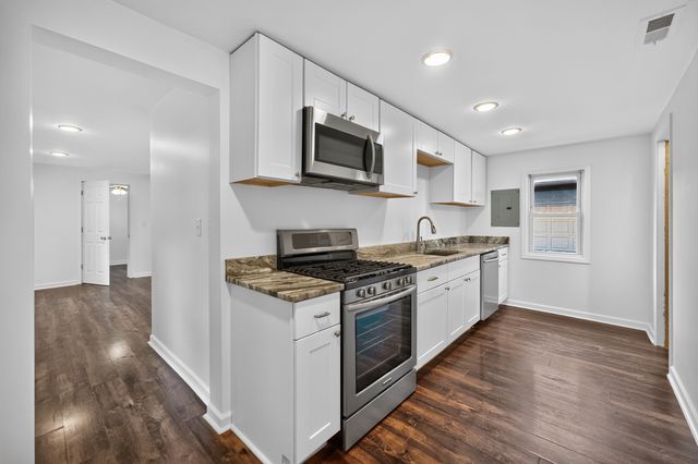 1337 Henry Street CH, Des Plaines, IL 60016
