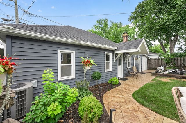 1337 Henry Street CH, Des Plaines, IL 60016