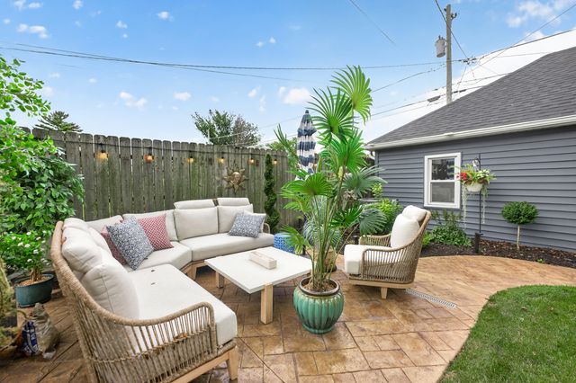 1337 Henry Street CH, Des Plaines, IL 60016
