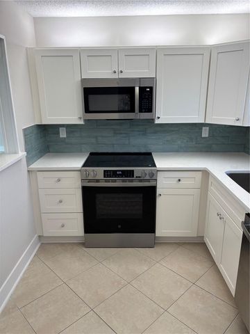 7405 BAY ISLAND DRIVE S 120, South Pasadena, FL 33707