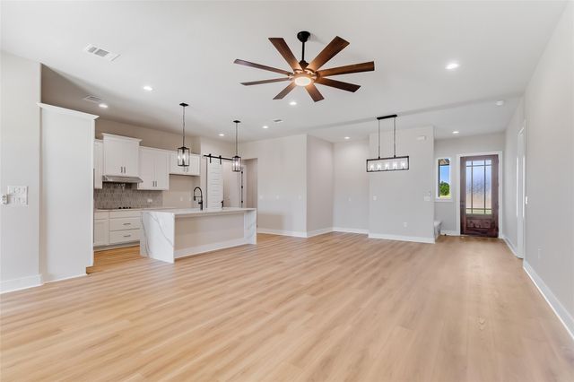 117 Rosebud Ranch RD, Bertram, TX 78605