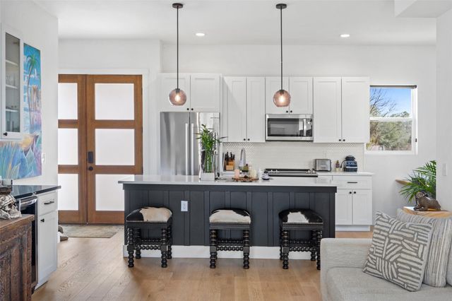 4800 Vinson DR A, Austin, TX 78745