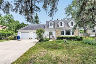 702 N WEBSTER AVENUE, De Pere, WI 54115