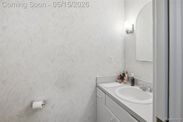 6432 Pinebrook Lane, Burton, MI 48509