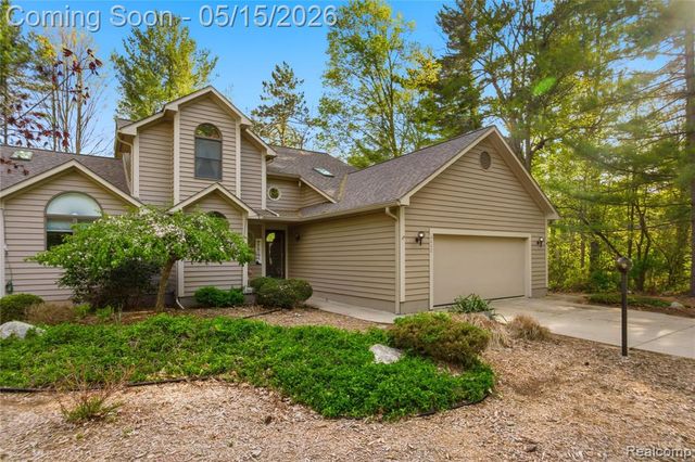 6432 Pinebrook Lane, Burton, MI 48509