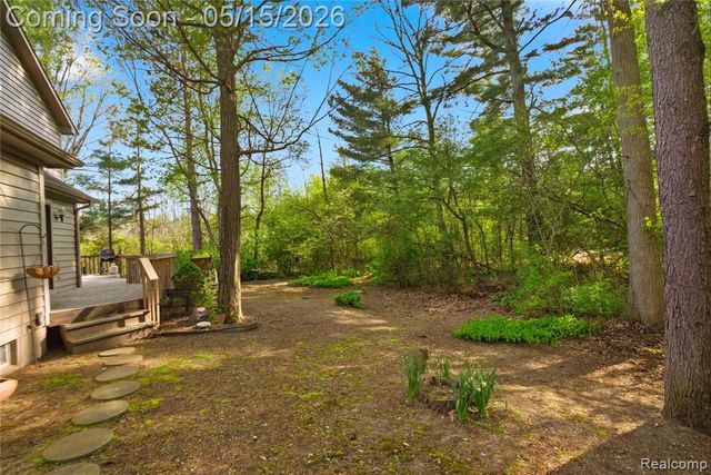 6432 Pinebrook Lane, Burton, MI 48509