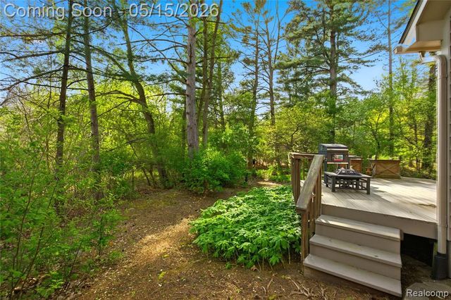 6432 Pinebrook Lane, Burton, MI 48509
