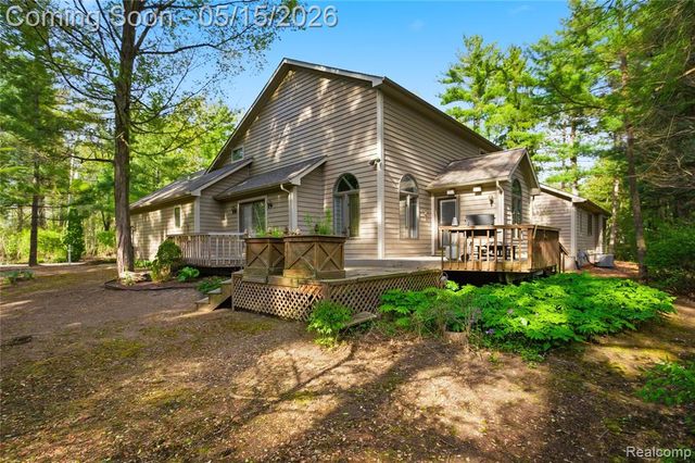 6432 Pinebrook Lane, Burton, MI 48509