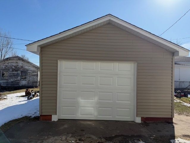 721 S 6th Street, Clinton, IA 52732