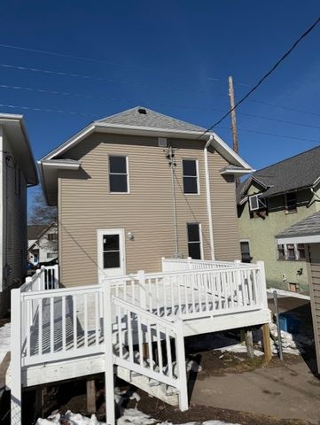 721 S 6th Street, Clinton, IA 52732