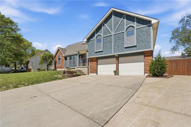 211 NE Hearnes Avenue, Blue Springs, MO 64014