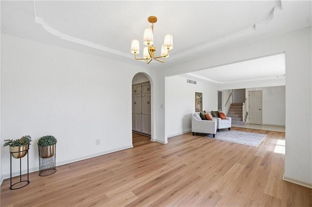 211 NE Hearnes Avenue, Blue Springs, MO 64014