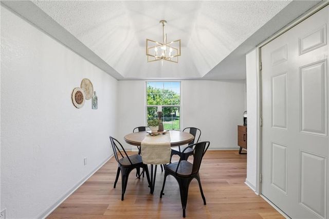 211 NE Hearnes Avenue, Blue Springs, MO 64014