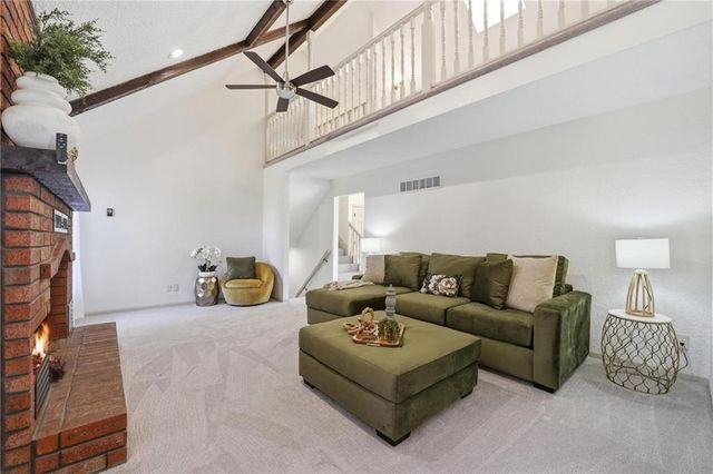 211 NE Hearnes Avenue, Blue Springs, MO 64014