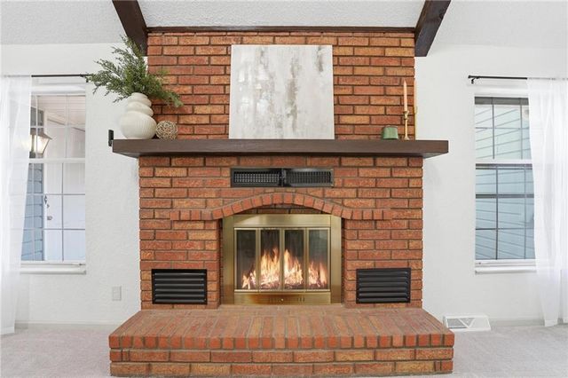 211 NE Hearnes Avenue, Blue Springs, MO 64014