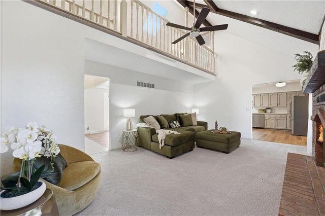 211 NE Hearnes Avenue, Blue Springs, MO 64014