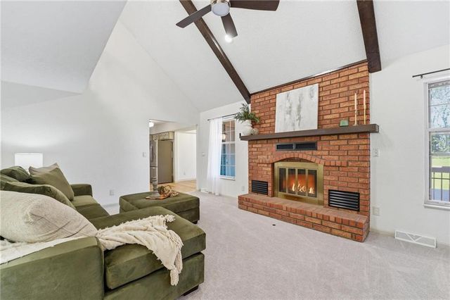 211 NE Hearnes Avenue, Blue Springs, MO 64014