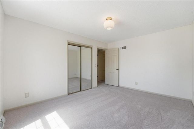 211 NE Hearnes Avenue, Blue Springs, MO 64014